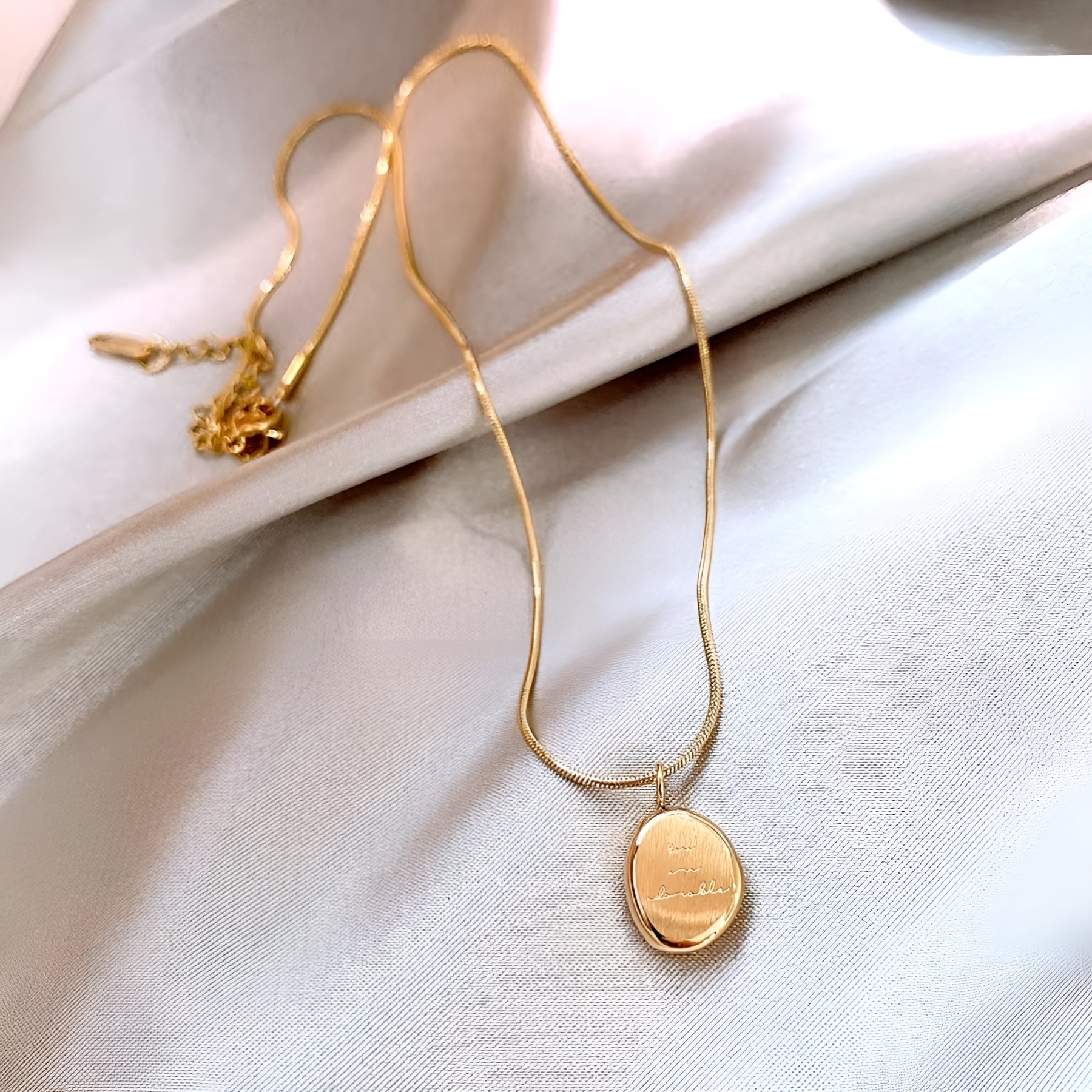 colar-feminino-de-ouro