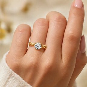 Anel de ouro feminino